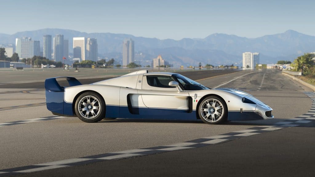Maserati MC12 Stradale (2005) постави рекорд – продаден за $5,2 млн. в Monterey. Легендата на тризъбеца доказва, че страстта и стилът са вечни.