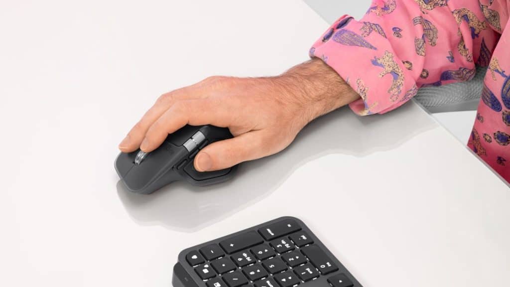 Logitech представи MX Master 4 – мишка с хаптична технология, Actions Ring и устойчив дизайн, която превръща работата в вдъхновяващо изживяване.