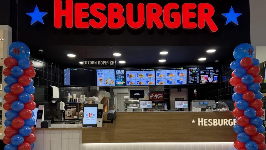 Hesburger открива 34-ти ресторант в България – в Бургас Плаза Мол, след инвестиция от 300 000 евро и с 20 нови работни места.