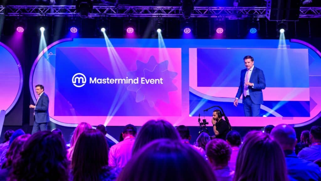 Арт Джонак на Mastermind Event 2026 за лидерството, управлението на проблеми, наставничеството, Netflix, повтарящите се приходи и AI видеото „Бъди като Боб“.